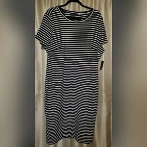 T-Shirt Plus Size Eloquii Dress..Short Sleeve  B/W